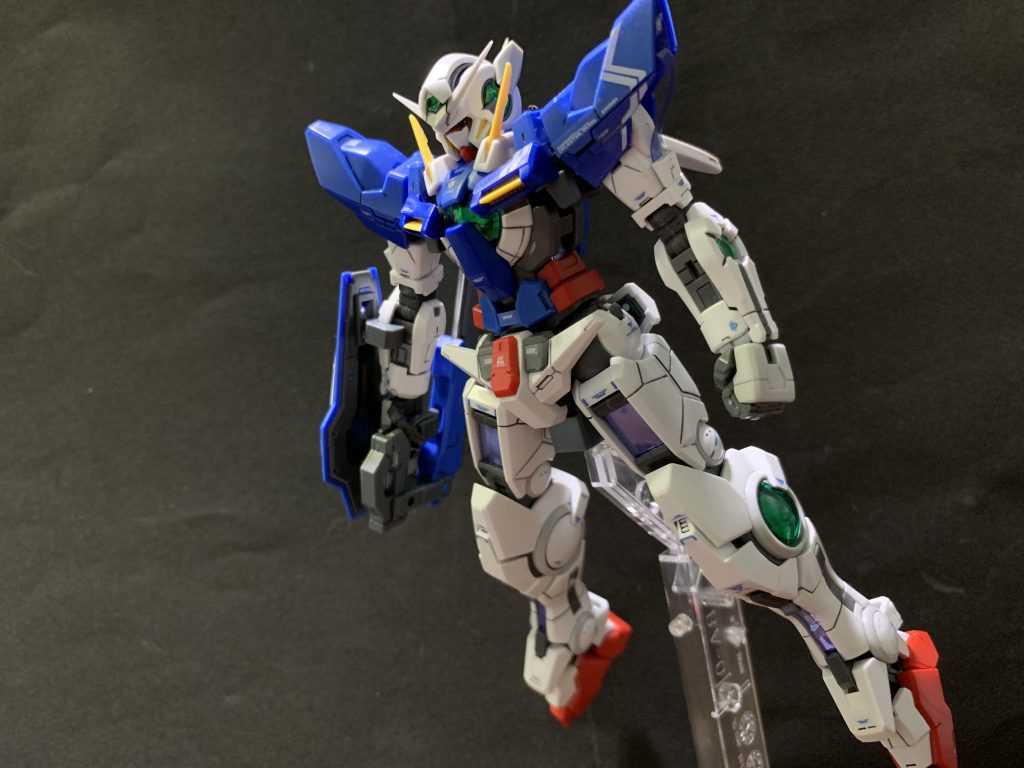 他アクションポーズ等
初登場時のGNソードのみのスッキリとしたビジュアルも好きですね