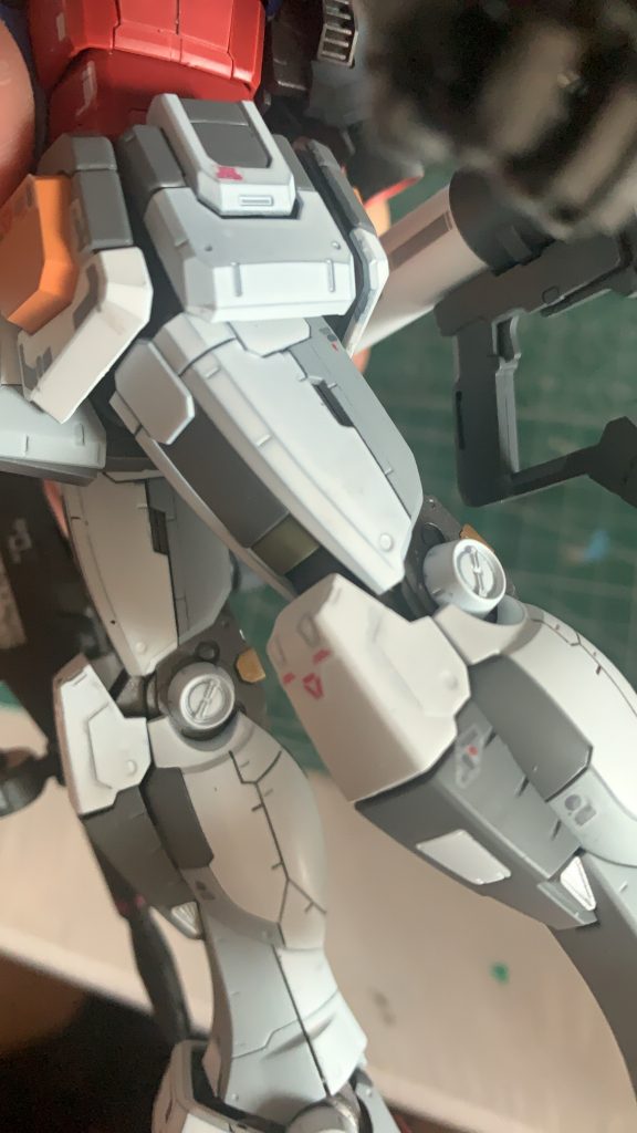 MAX塗装？というのをやってみました笑
黒サフ→白塗装で角が立ってかっこいい！
出来てるところ出来てないところがありましたのでまた精進せねば