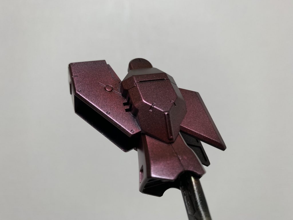 クリアーレッドを3〜4回吹いた時。
角度で光加減が変わってなかなか写真ではわかりにくいですが、渋みのある重厚感ができたと思います。