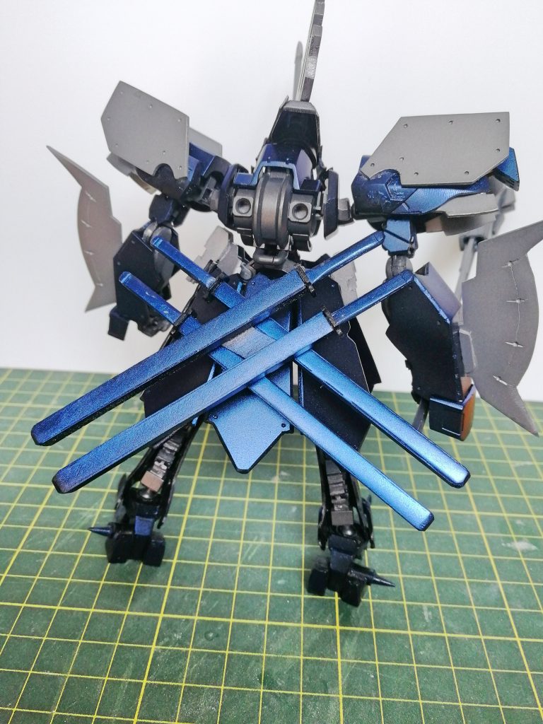 武器が棍棒だけで寂しかったので、勝手にスパイド（実剣）✕4増やしました。その名も『王・血・閃』どこかの大総統の武器パクりました。だってカッコいいし…