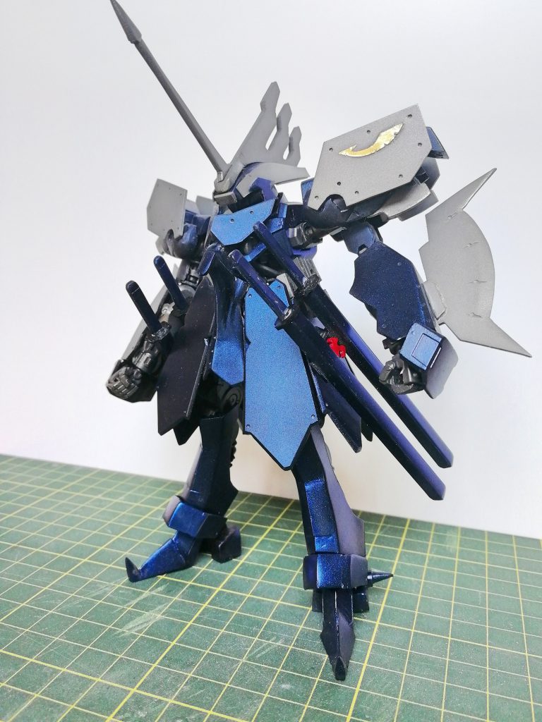 超電磁ロボ（磁石）なので、刀は2振ずつに分けて腰にも付けられます。今回一番かっこよく撮れた写真