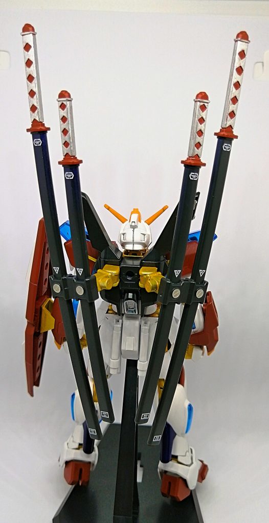 背面。アメイジングストライクフリーダムの腰回りを採用。ビームサーベル付いてます。