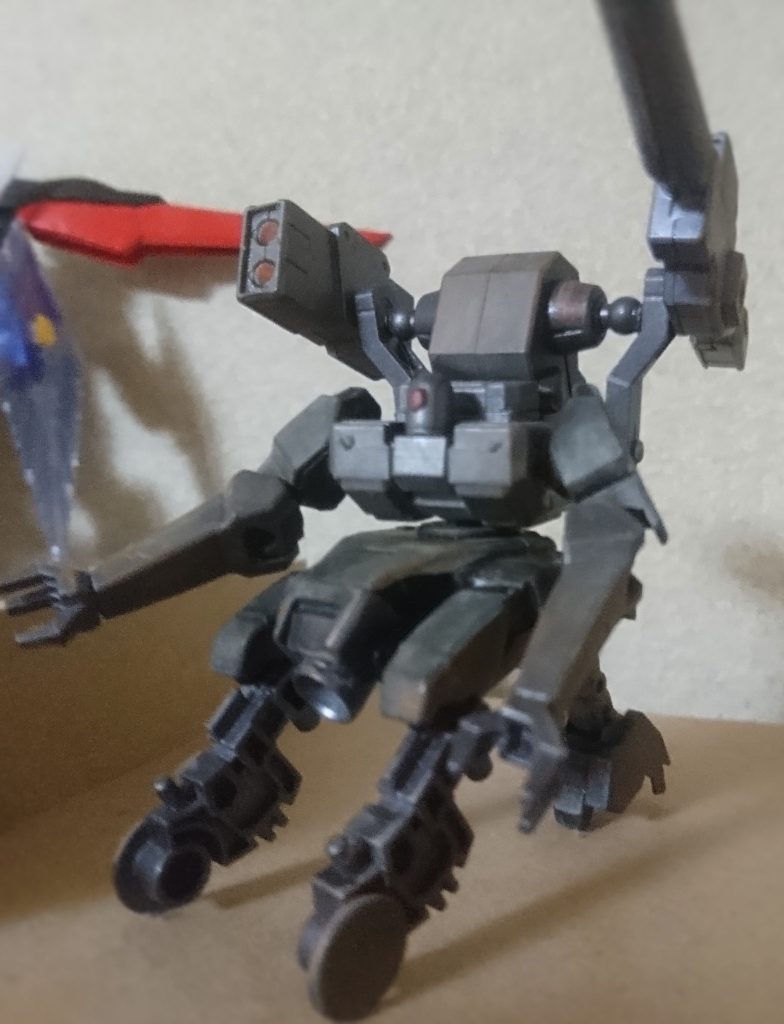 鉄血のモビルワーカーを中心に、自分なりに色々いじくりました。
MSとは違う感じの見た目となり、塗装、ウェザリングもしています。