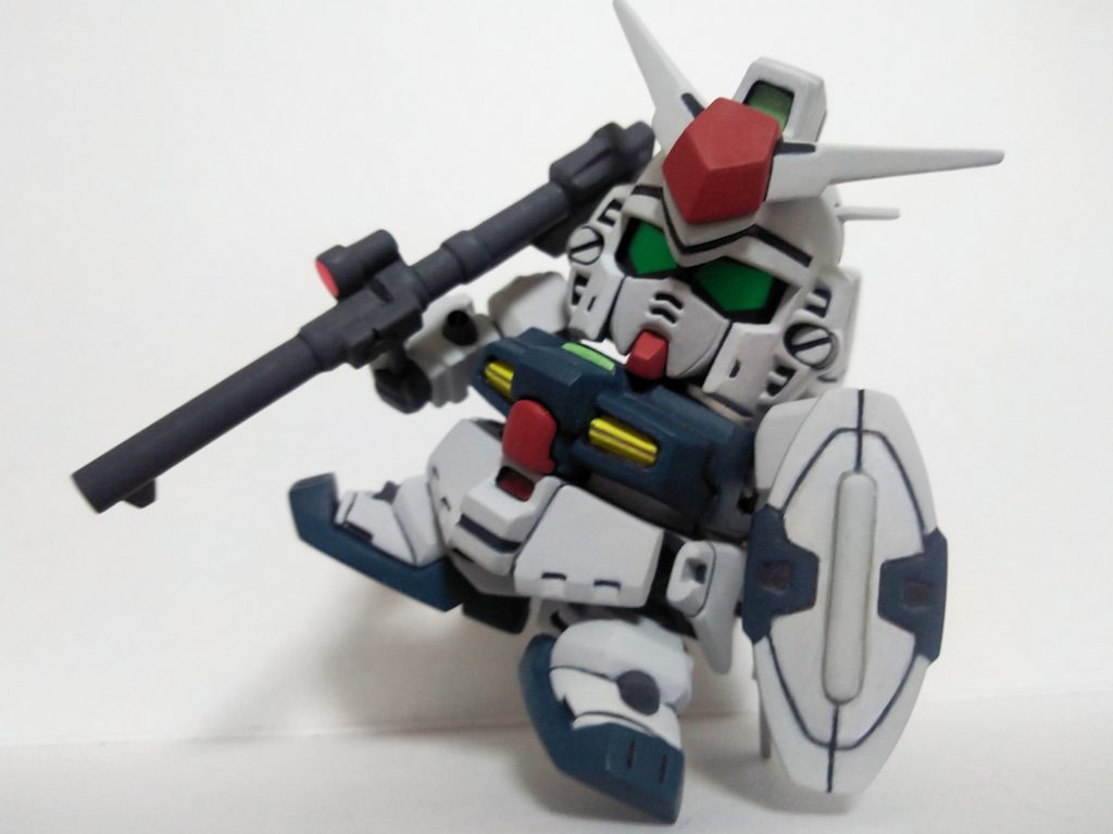 肩パーツ、ライフル、バズーカは食玩アサルトキングダムから持ってきています。バズーカは長さを詰めています。