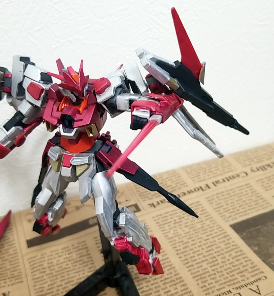 ビームトンファー
両手首に設置されたビームサーベル
ユニコーンガンダムのビームトンファーを模して作られたもの
取り出して手で持つことも可能