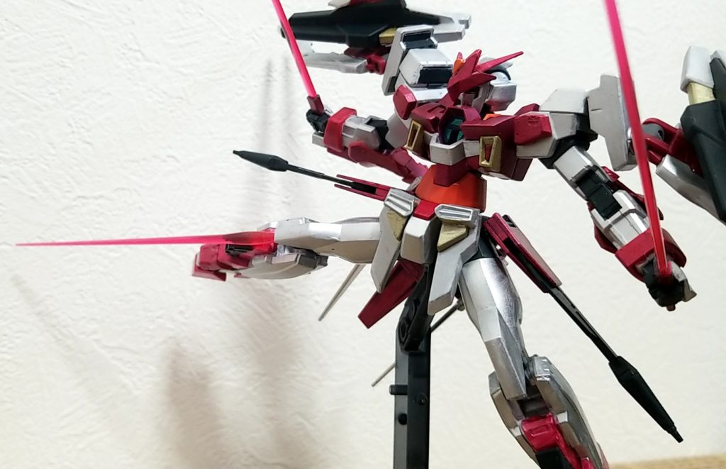 ブレイブビームブレイド
インフィニットジャスティスガンダムのグリフォンビームブレイドを模して作られたもの
敵と肉薄した際に不意をつくことが可能