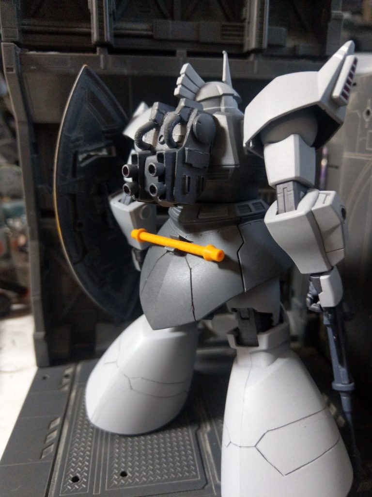 バックパックは適当なプラ材で