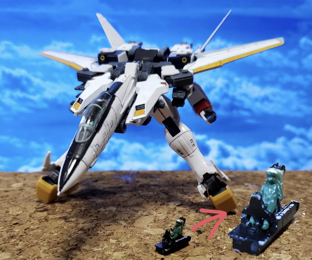 おまけのボツガウォーク(両腕が短く更に手が逆向きに。。。)と、パイロットを支援啓発してくれるアストロメク=ハロさん(エフトイズのフィギュアそのまま)です。。