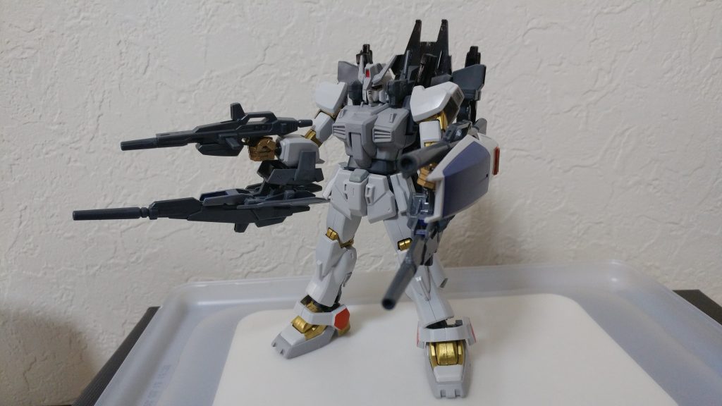 武器を持てるだけ持たせてフル武装