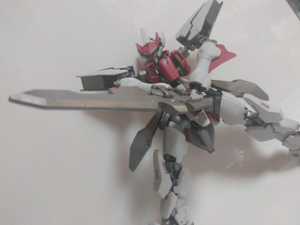 バトルブレイド
レギンレイズのソードユニットに柄を取り付けた装備。背部に二振り背負うことができる。