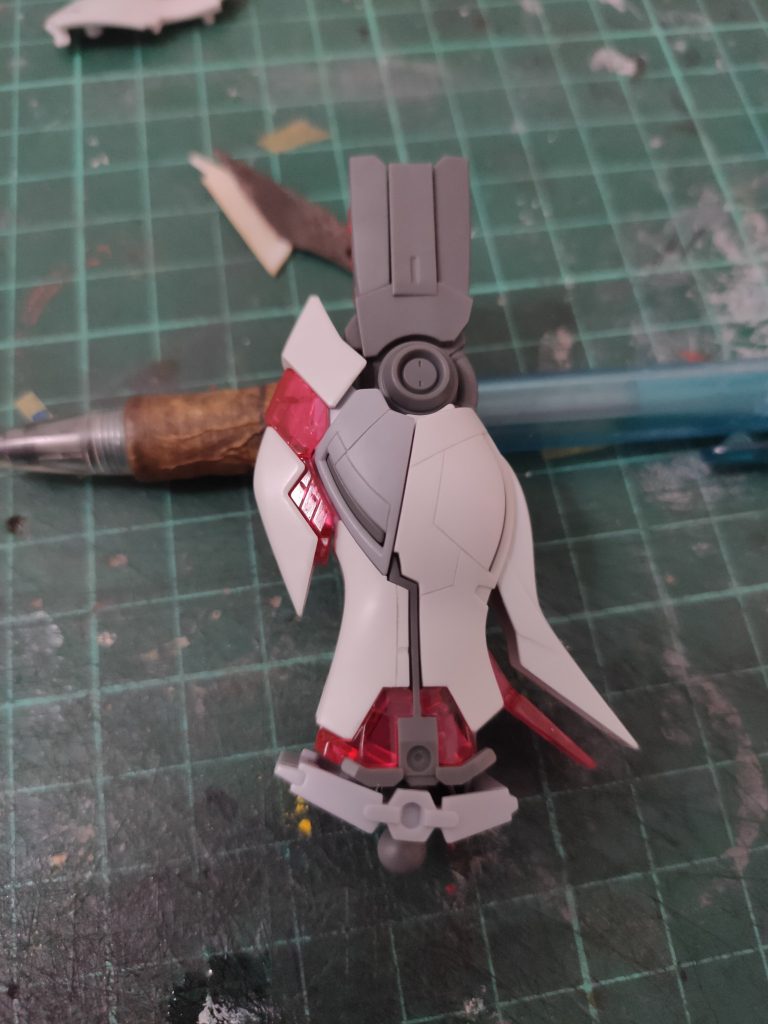 Additional panel lines on the legs