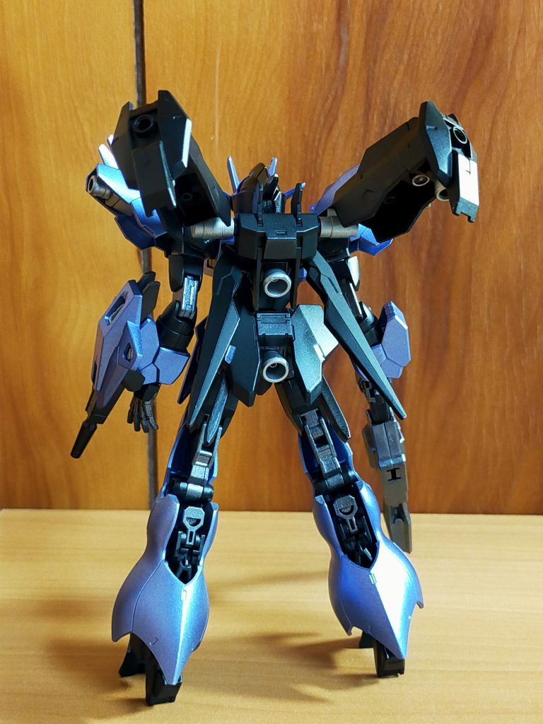 [背面]

腰には見辛いですがビームサーベルが二本格納されています。