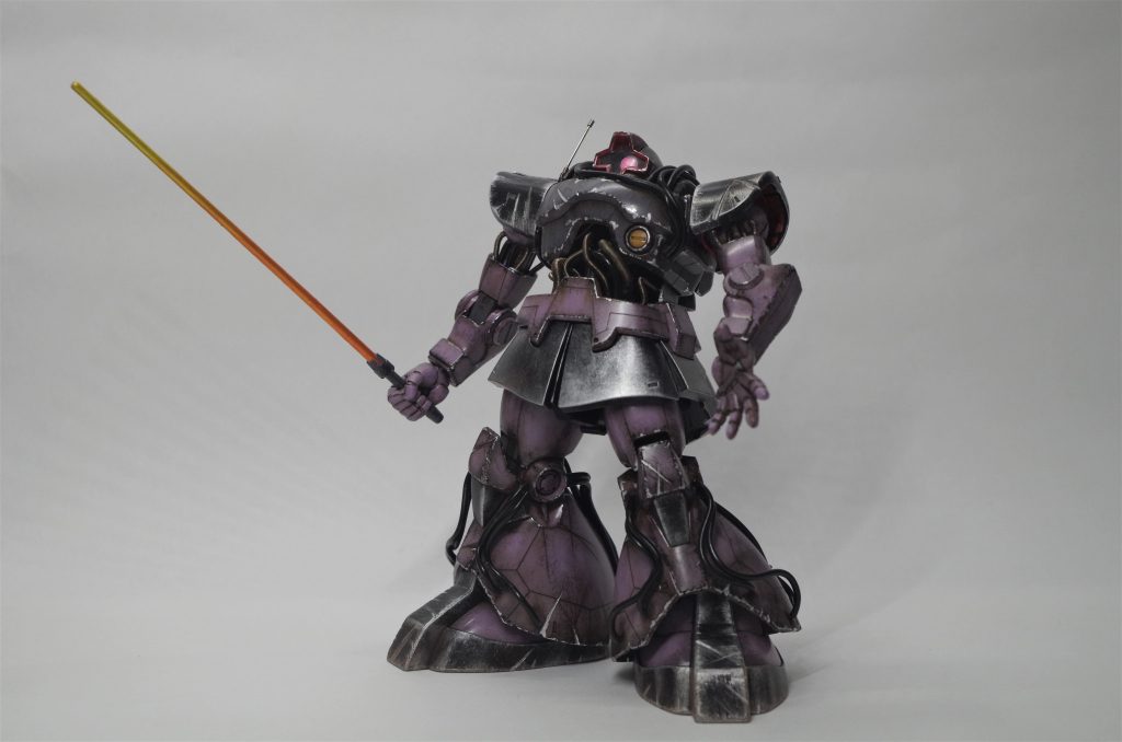 ・各部シルバー色でドライブラシを行い金属感を表現しました。
・ビームサーベルはガンダムマーカーのシャインシルバーを下地にアクリジョンのクリアイエローとクリアオレンジの上塗りでグラデーション塗装にしました。