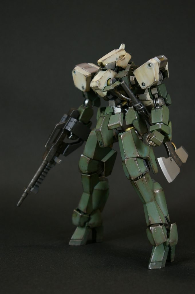 どうしてもゲートが目立つパーツだけはヤスリがけしましたが、改造は全くしていません。