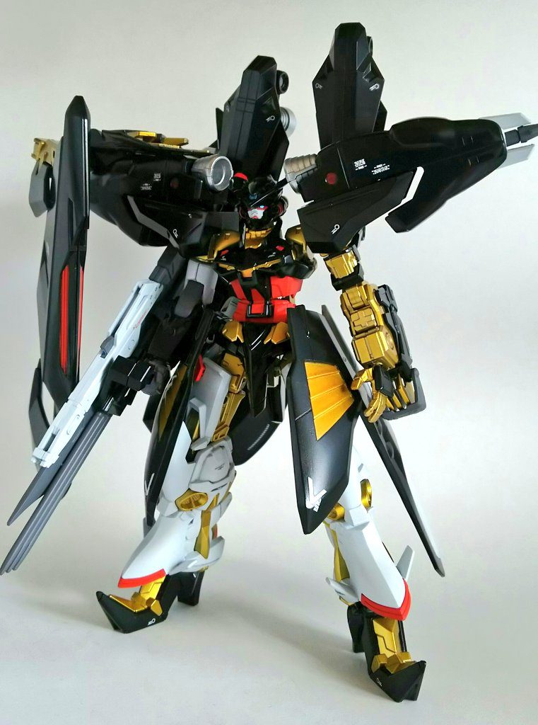 正面から。
カラーリングは天ミナ+ハイドラガンダム風にして、全体的に明る目にしてあります。