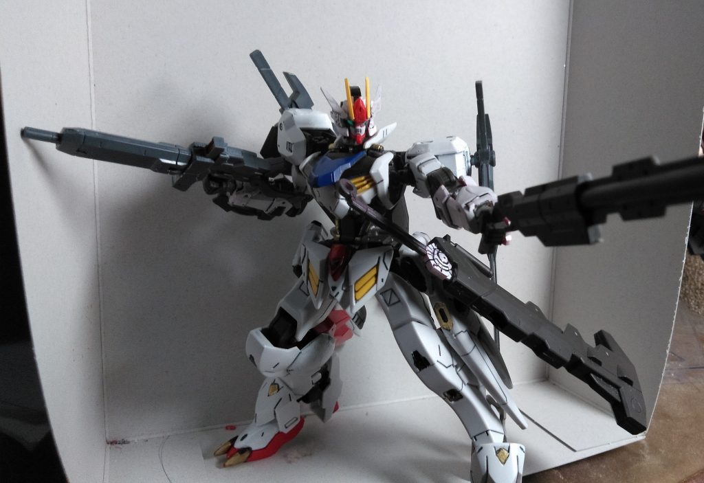 武装面は、アスタロトリペイク改用に作られたマシンガンとオリジンにあったショットガン、肩にあるのはジンクスⅣに付いてたバスターソード2つ、そしてオリジンについていたハンマーと剣です。