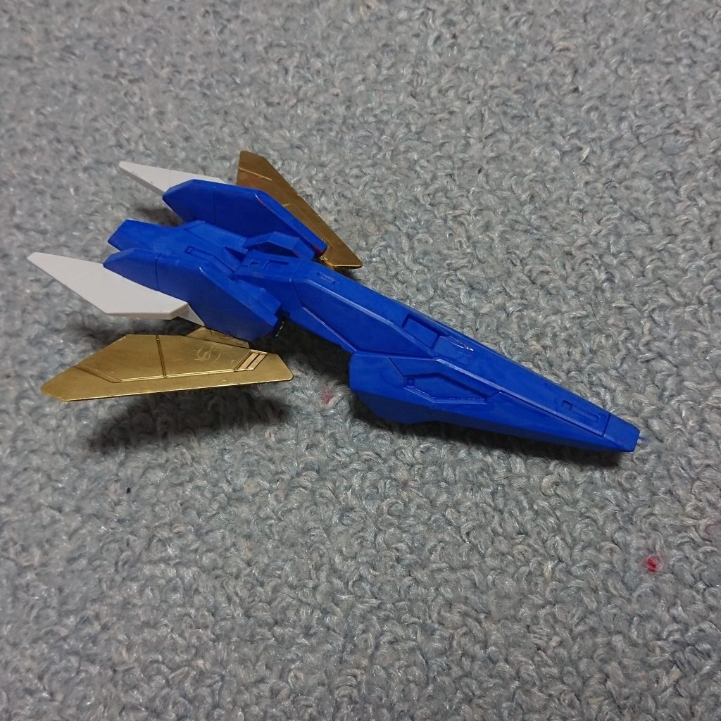 シールドは本体に合わせて青く塗りました