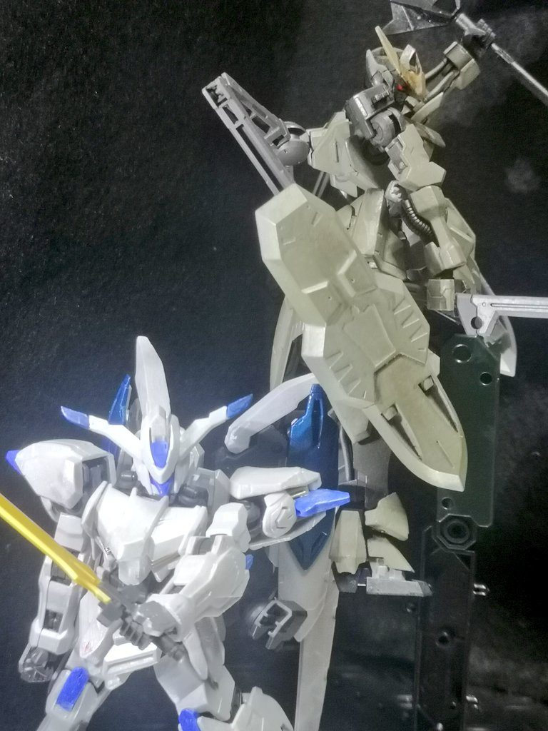 過去作のバルバトスと合わせ。
光を当てるととてつもなく光るぞ！