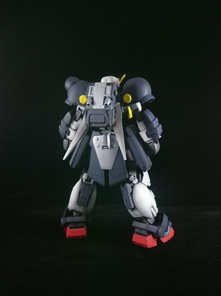 後ろ、足が太めだったので基部を仕込むのは楽でした