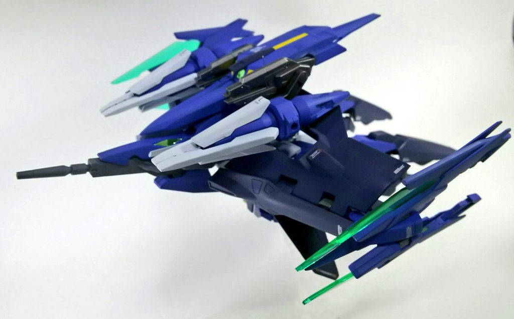 ストライダーモードで。
AGE-2の可変機構を生かして変形も可能です。