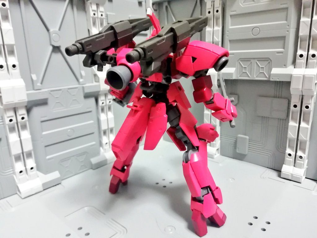 バックショット。フラウロスを彷彿とさせる後ろ姿