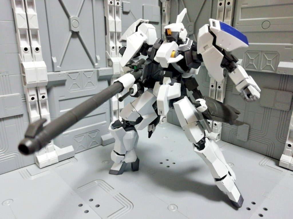 牽制用の滑腔砲。滅多に使用することは無いが予備兵装として用意