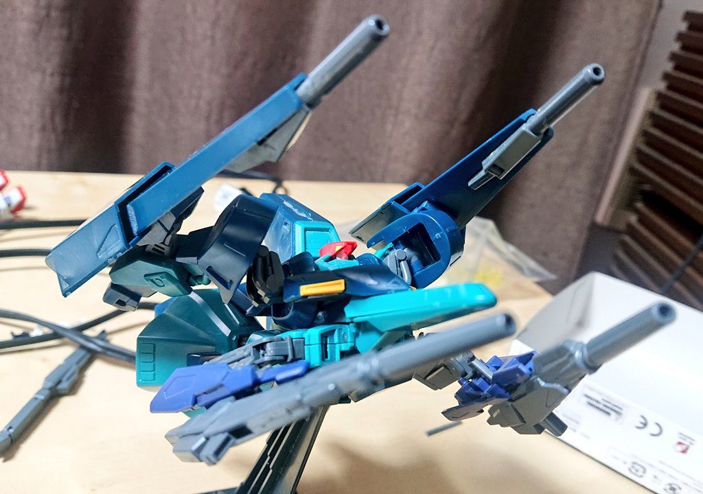 試し組み

ギャプラン本体は何年も前に素組していたものを分解、再塗装しました。
分解の際にあちらこちらが破損してしまい、無事に再度組み直せるのか不安でたまりませんでしたが、どうにか形になりました。