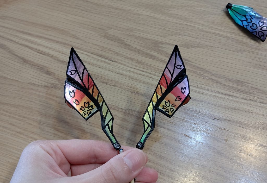 蝶の羽の模様を左右裏表で対称に塗るのは大変だった(^_^;)
マスキングも下書きもなしのフリーハンドにしては上出来かと思う!!
多少の線の歪み等々は見なかったことに…🤫
以上です!
最後までご覧いただき、ありがとうございました!!