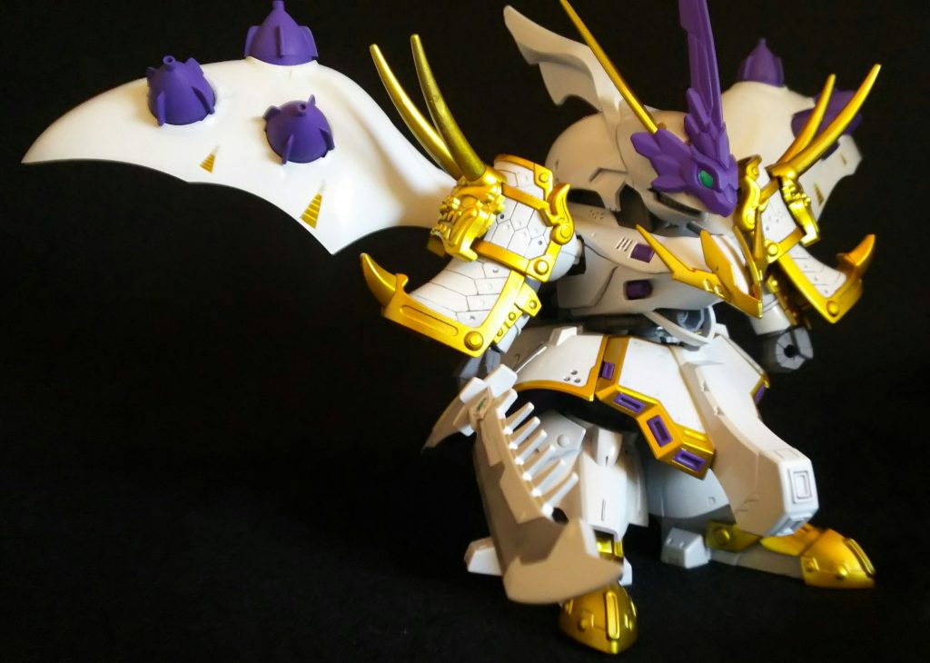 横から。
頭部のパーツも呂布トールギスから。