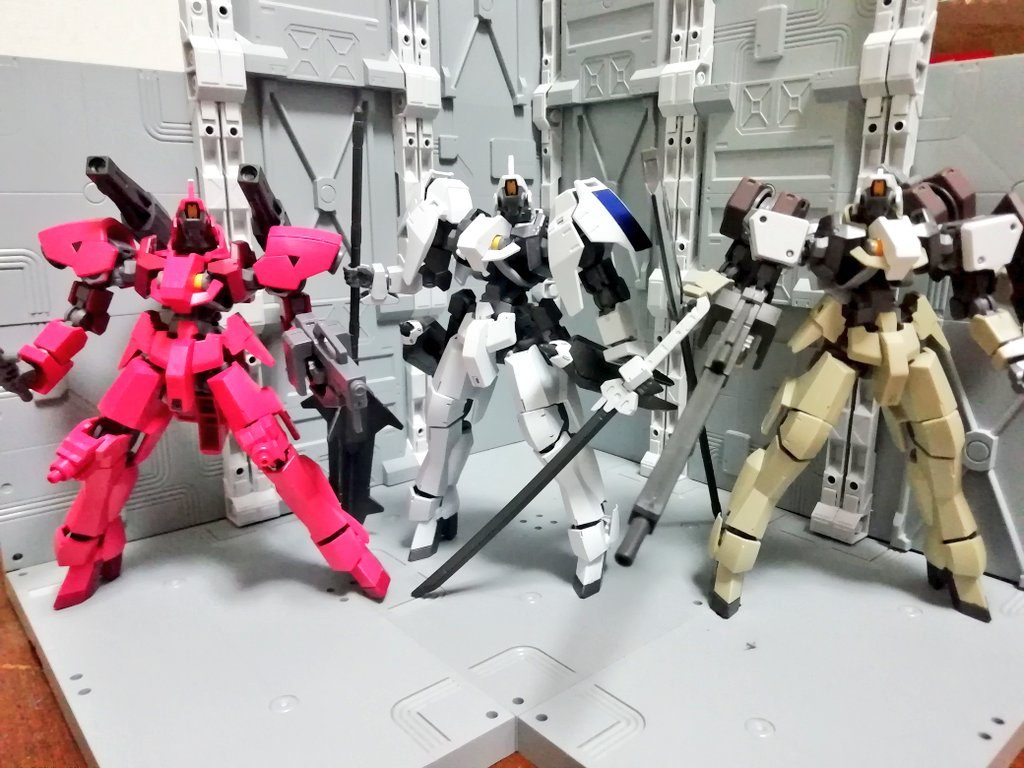 そしてついに三日月、昭弘、シノの各専用グレイズが揃った!!