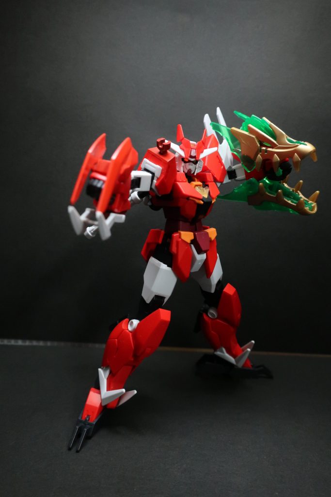 ショルダーアーマを腕につけることでドラゴンフェイスにアームドアーマVNのようなイメージ