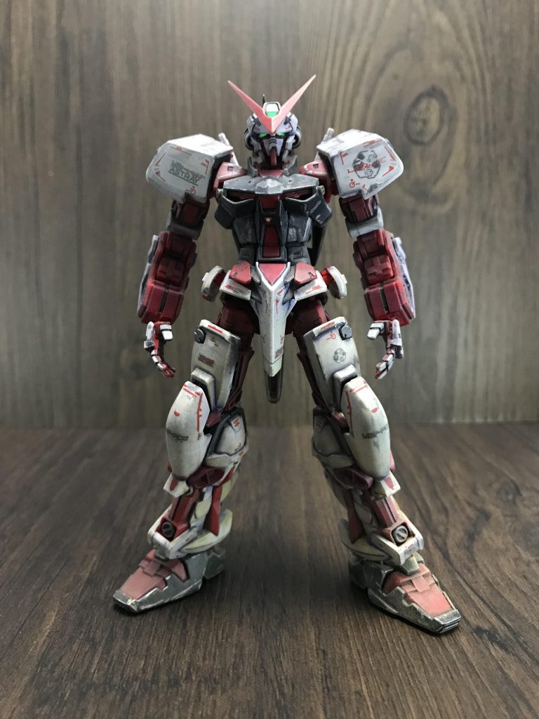 この時に初めてウェザリングをしました。デカールはRGのアストレイ用を使用。貼り方は感性にまかせて貼ってますのでいろいろと間違ってるとこもあるのかも^^;