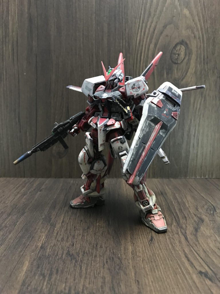 銃身の焼けの表現はちょっとやり過ぎた感がありますね;;
この焼けの表現、バーニアでもなんでもそうですが未だに「うまくいった!」っとゆう事がないです。。
なんとか上達していきたいですね!