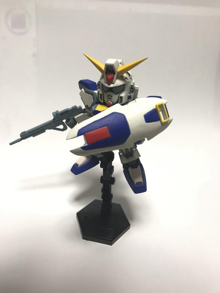 通常武装のライフルとシールド。ライフルはコレクションキットのセイバーから、シールドはパテでスクラッチ