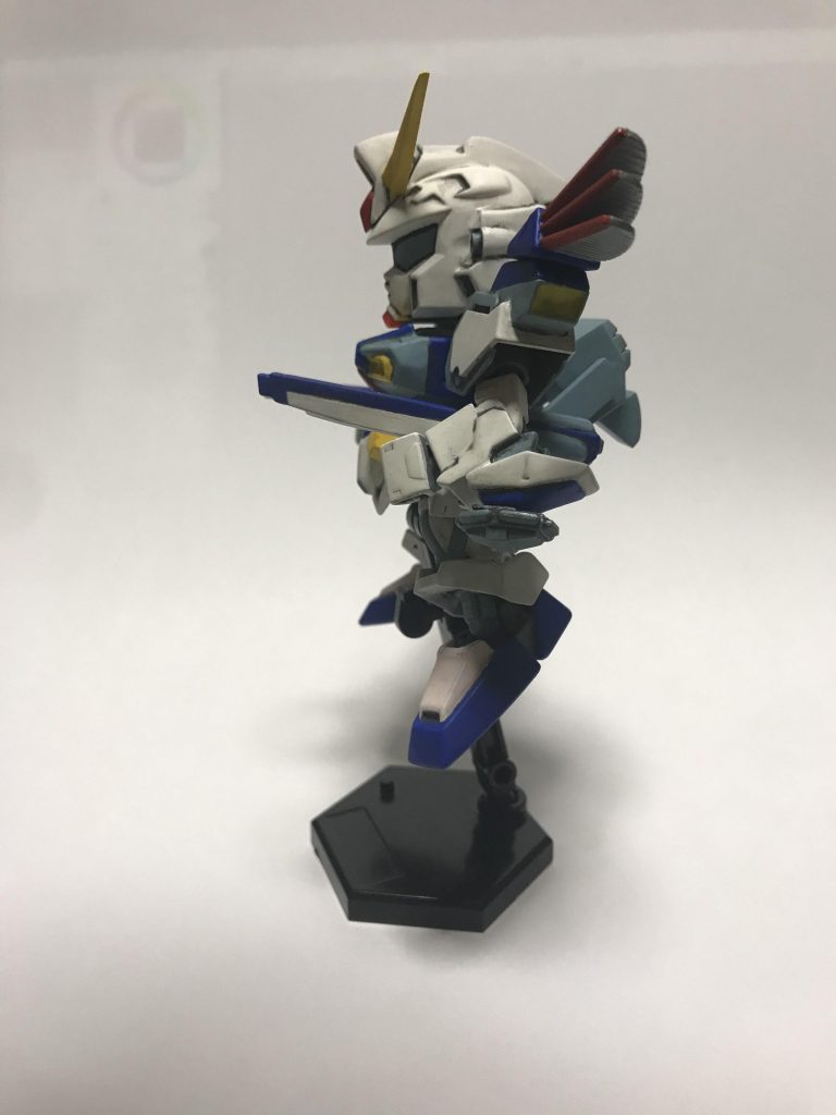 ヴェスバーはアームパーツを新造。ボールジョイント接続に変更して前方に可動できるよう改造