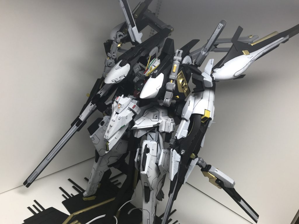 そしてお気に入りショッッットォォォォ！！！２
あ～いいですね～
肩にはドーベン・ウルフの隠し腕をボーデンアームアームズの関節を使ってぐりぐり動かせるように接続してます。
はい大好きなサブアームです。本当はビールサーベルかビームライフル持たせるつもりだったんですけど、良い感じのが2セット無くて…