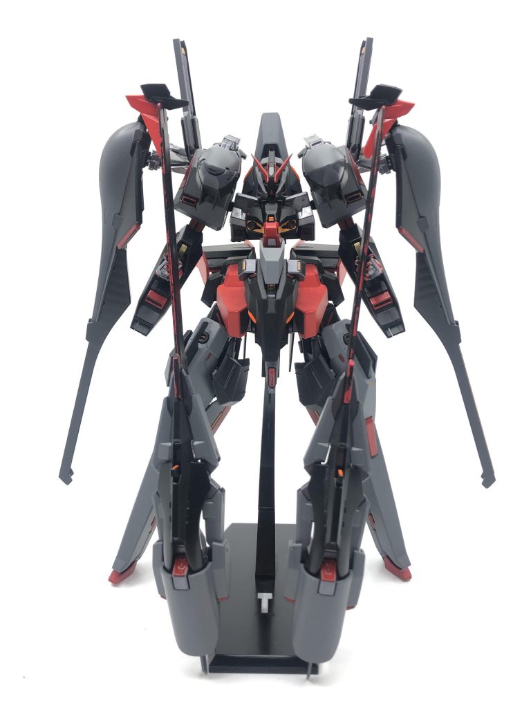 メインカラーは黒、濃グレー、薄グレー、赤の4色。センサーはオレンジで統一。