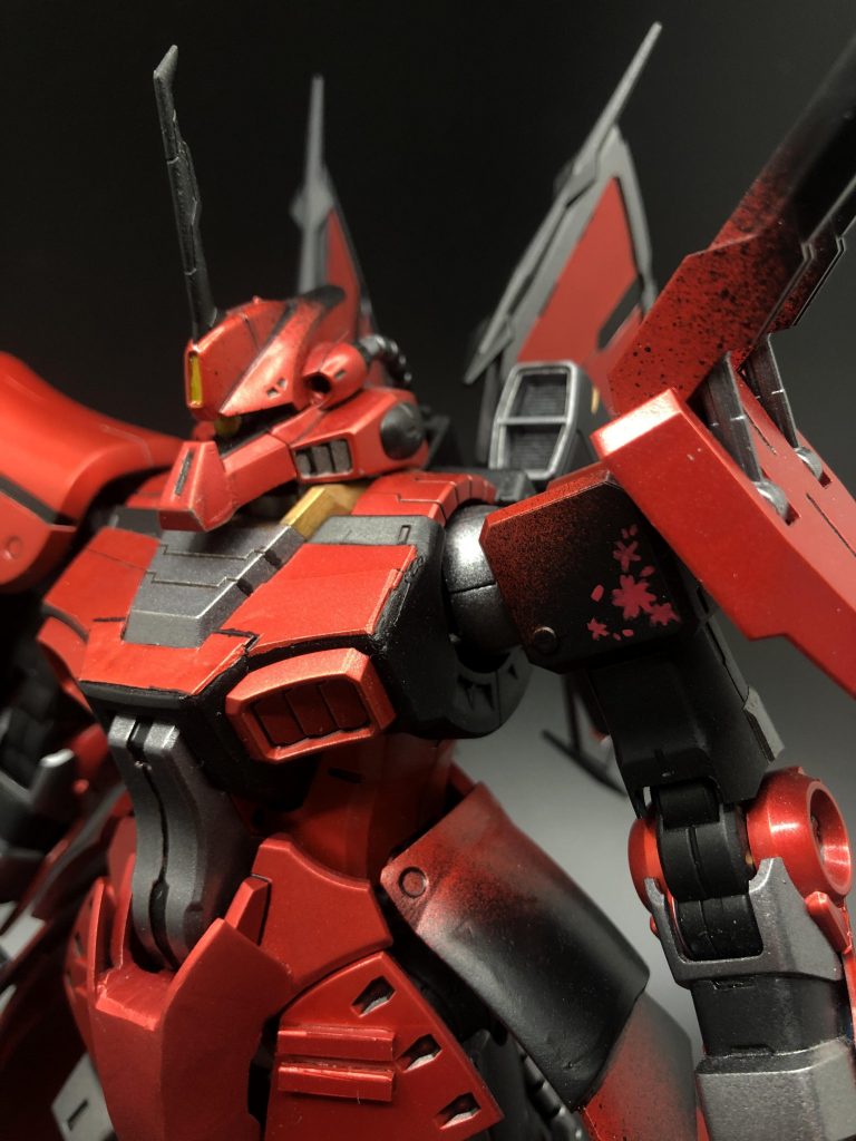 左肩にワンポイントのお花。