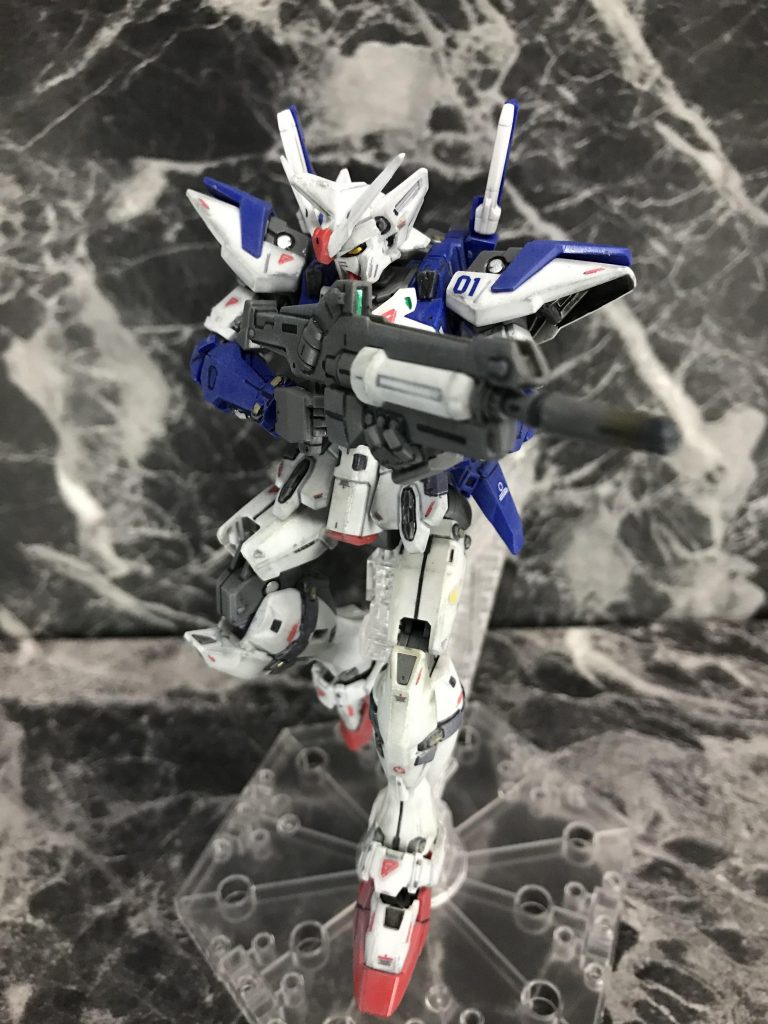 シンプルながら運動性がとても高そうなこのデザイン、ホントに好きです^^