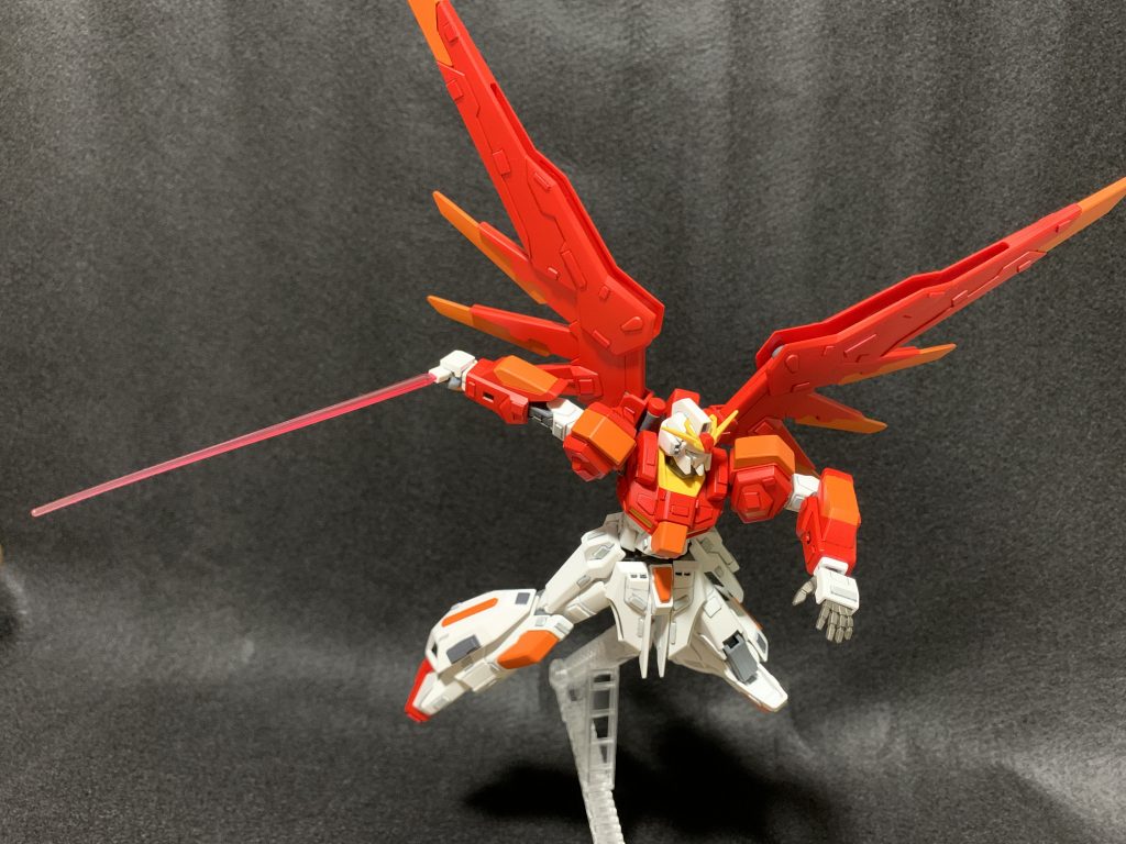 高機動力で飛び回り、敵機の射撃を回避しながら