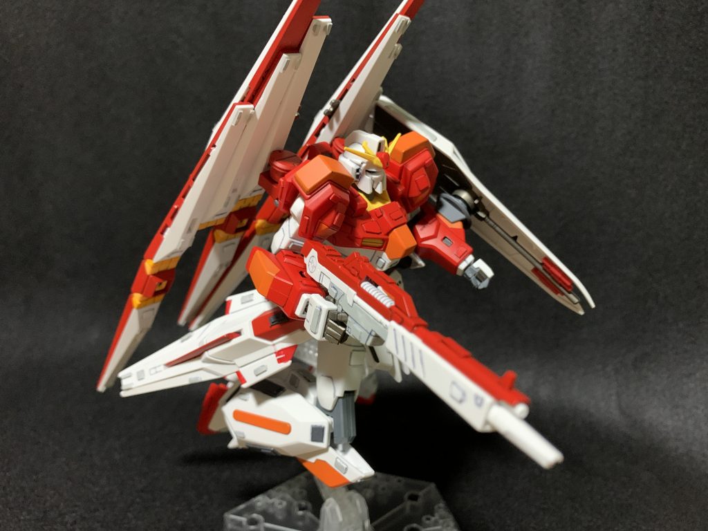 ホットスクランブルダッシュガンダムサイドアーマーをダッシュブースターに換装してさらに機動力アップ。メテオホッパーのパーツとバインダーガンのジョイントを使用してます。