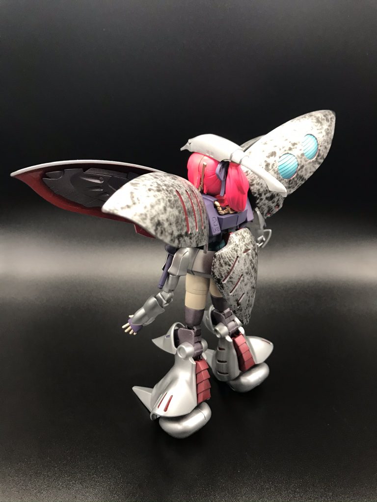 後姿はこんな感じです。