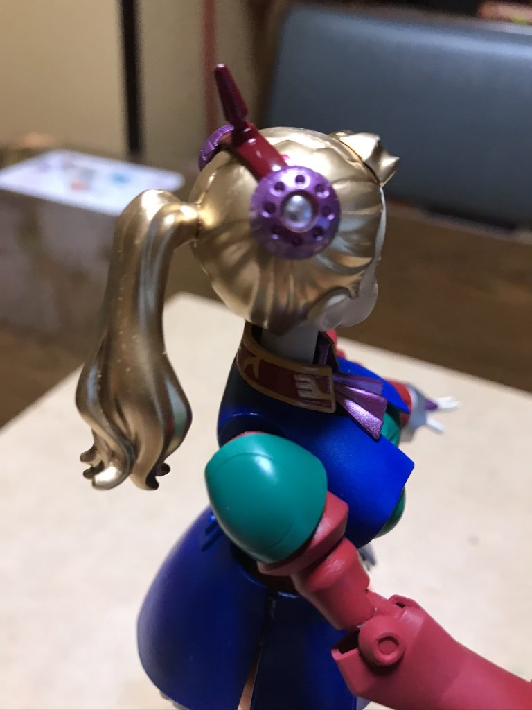 ヘアースタイルもツインからシングルにしてみました。