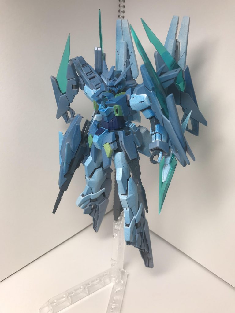 肩の可動がプラスチックなので、緩いですねー
ガバガバ塗装だったので白のままの部分が見えてしまったいる…!