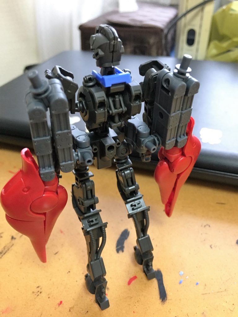 アトミックシザースも腰に接続してますので、上半身への重量負担はかなり軽減されてます