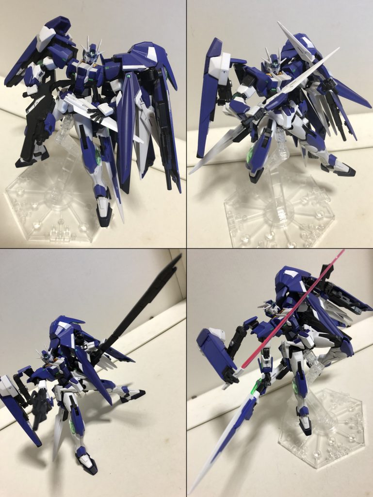 その他装備とか・GNクローク 左肩に装備している装甲化されたGNドライヴ兼ウェポンベイ。 高い防御力を持ち、内側に多数の武器を内蔵している。・GNソードランス用ブレード ×3 その名の通りソードランス用のスペアの刀身。 合計で4発まで撃てる。・GNロングソード GNソードⅡロングの改造武器。 基本的にはベースとなった武器とほぼ変わらないが、 便宜上こう呼んでいる。 刀身を外してソードランスに取り付けることが出来る。・GNブレイド 長短一対の実体剣。 エクシアの装備しているものと同様。・GNビームサブマシンガン ケルディムサーガの装備しているものと同様。・GNロングライフル クローク内に装備された折り畳み式のビーム砲。 装備している火器の中では最も高威力。・GNクロー 右肩のバインダーに装備されたサブアーム。 内部にビームガン兼用ビームサーベルを装備している。 限定的だが武器を保持することも可能。・GNビームサーベル     ×4 本体後腰と右肩バインダー内に2本ずつ備えたビームサーベル。 出力調整でダガーにもなる。 エクシアの装備しているものと同様。・GNビームピストル     ×2 後腰に備えたビームガン。