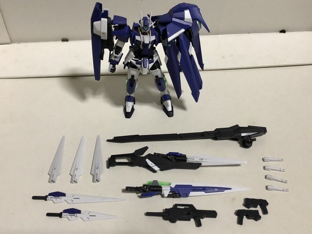 装備品一覧大半は左肩のクローク内に収まる。