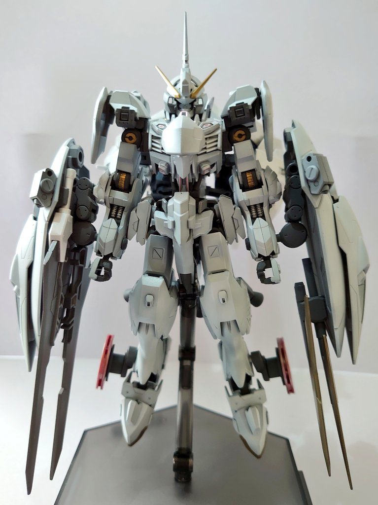 フロント見えにくいですが、胸、肩にセンサー類をつけて、未来予測と超反応ありの設定です