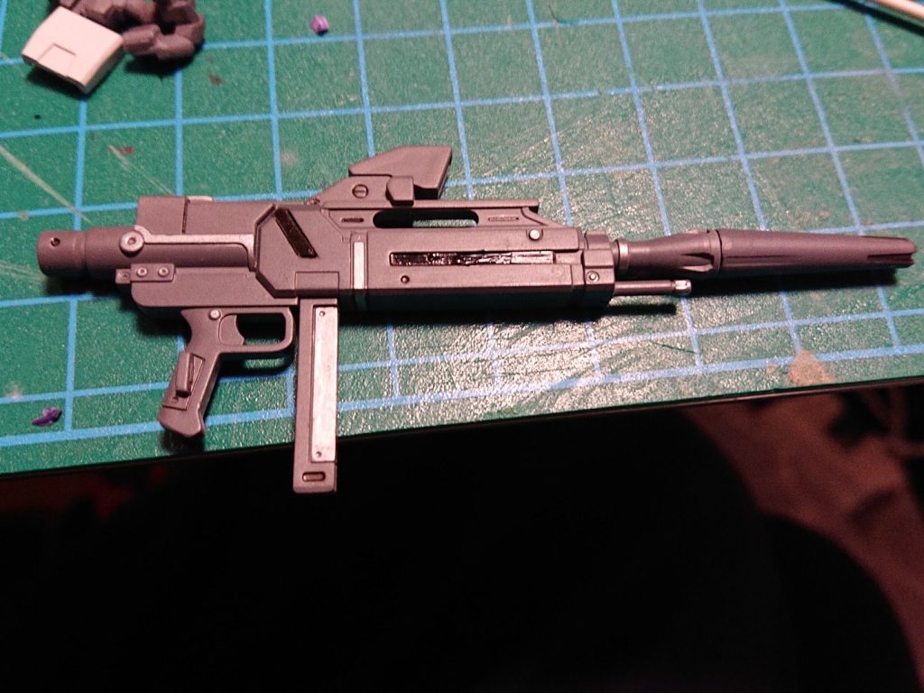 ライフルも一部シルバーにて塗装