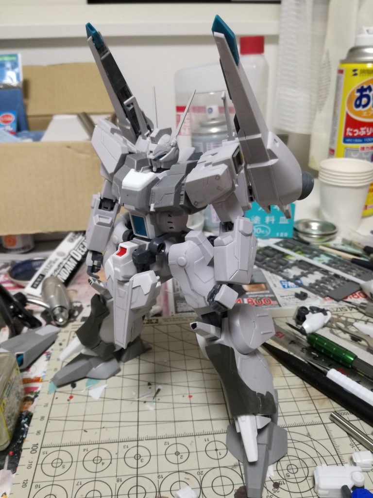 下半身を太らせたので、バックパックを左右に広げてバランスとってみる。